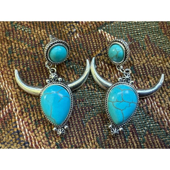 Southwest Faux Turquoise & Silver Tone Bull Horn Drop Earrings - Picture 1 of 3